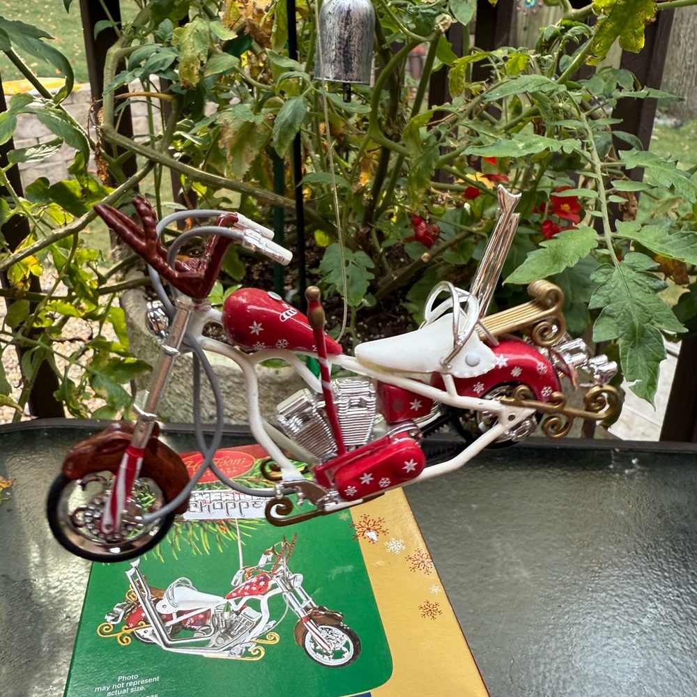 2005 Carlton Ornament: American Chopper Christmas Bike Ornament w/Box